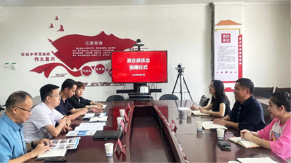 同創(chuàng)科技向庫爾勒市科技局捐贈LED智慧會議屏，助力科技發(fā)展